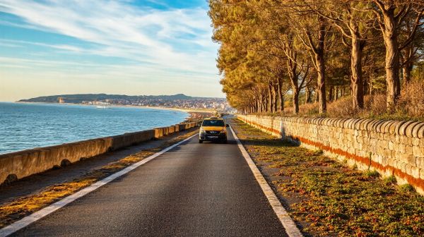 Comparez les prix des taxis entre Caen et Cabourg
